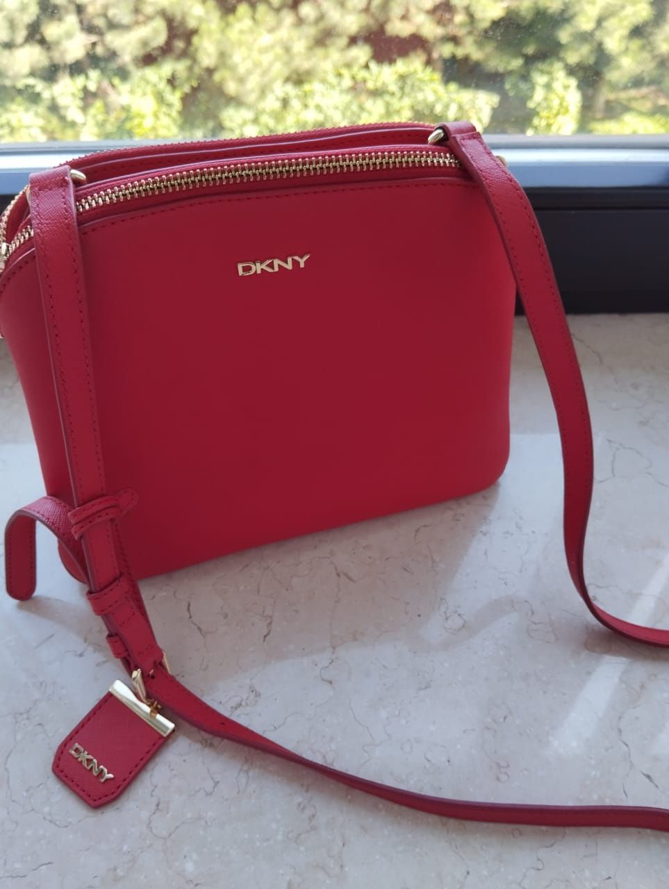 Продам сумку  DKNY оригинал