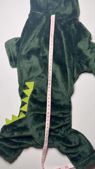 Haina Caine in still crocodil