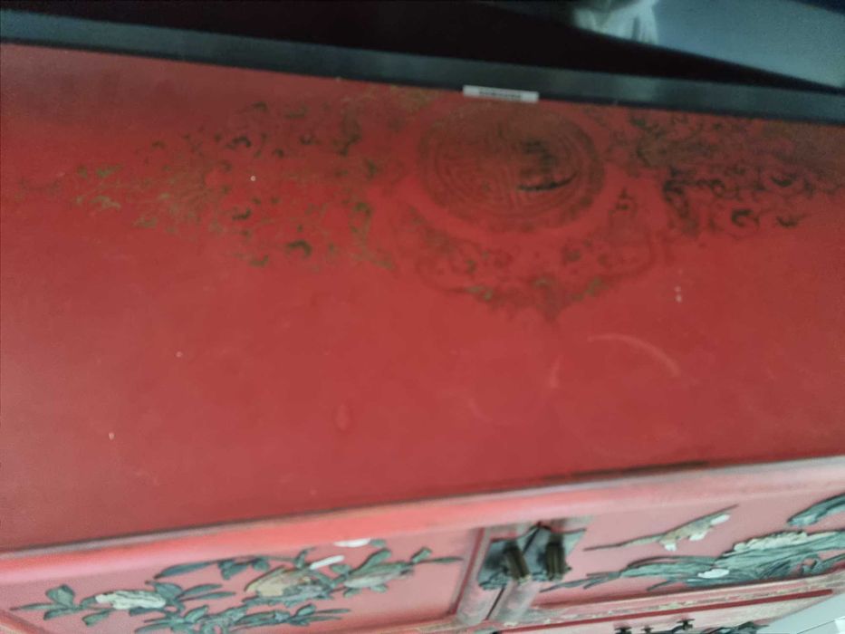 Dulap  original din lemn  de cires masiv cu motive din metal