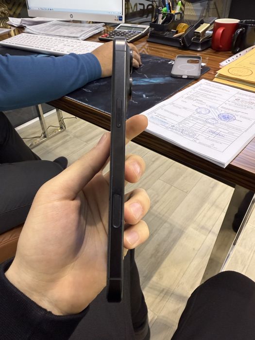 iPhone 16 Pro Max sim