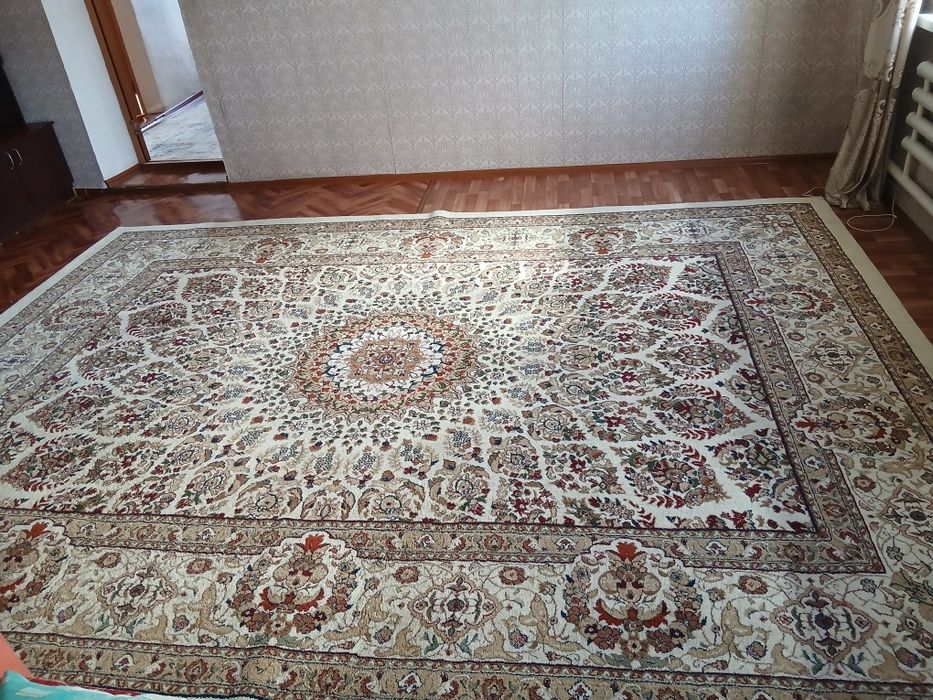 Кілем сатылады. 30,000