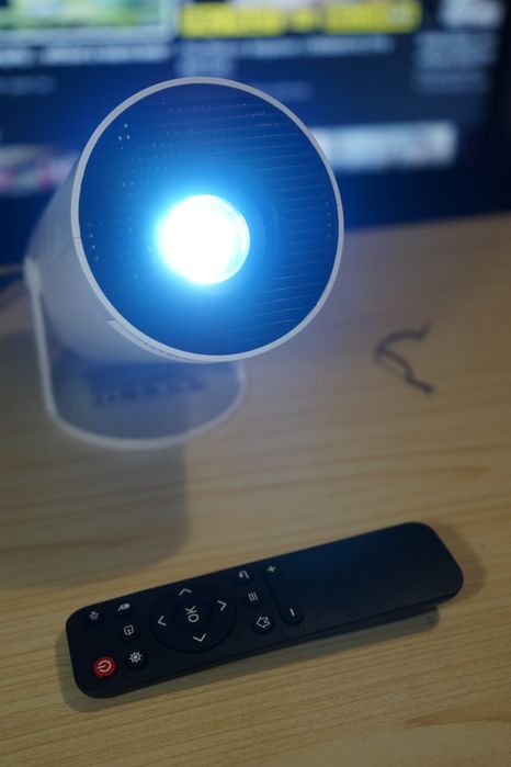 Videoproiector smart portabil HD cu Android 11