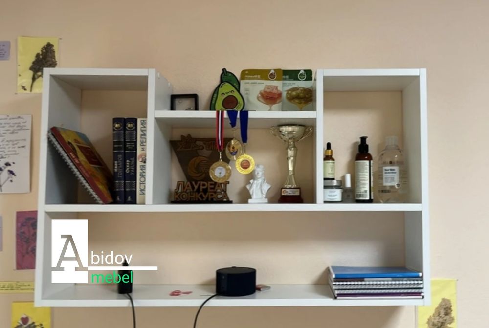 Полка настенная – это стильный и практичный элемент мебели для дома.