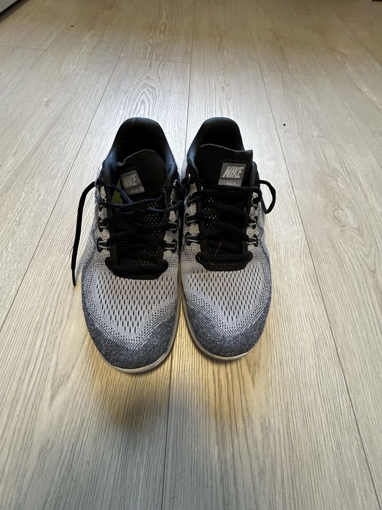 Pantofi de alergat nike