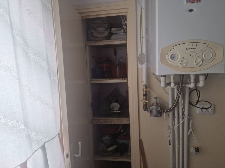 Apartament, 2 camere,zona restaurantul paharnicul,balcon,AC,centrala,m