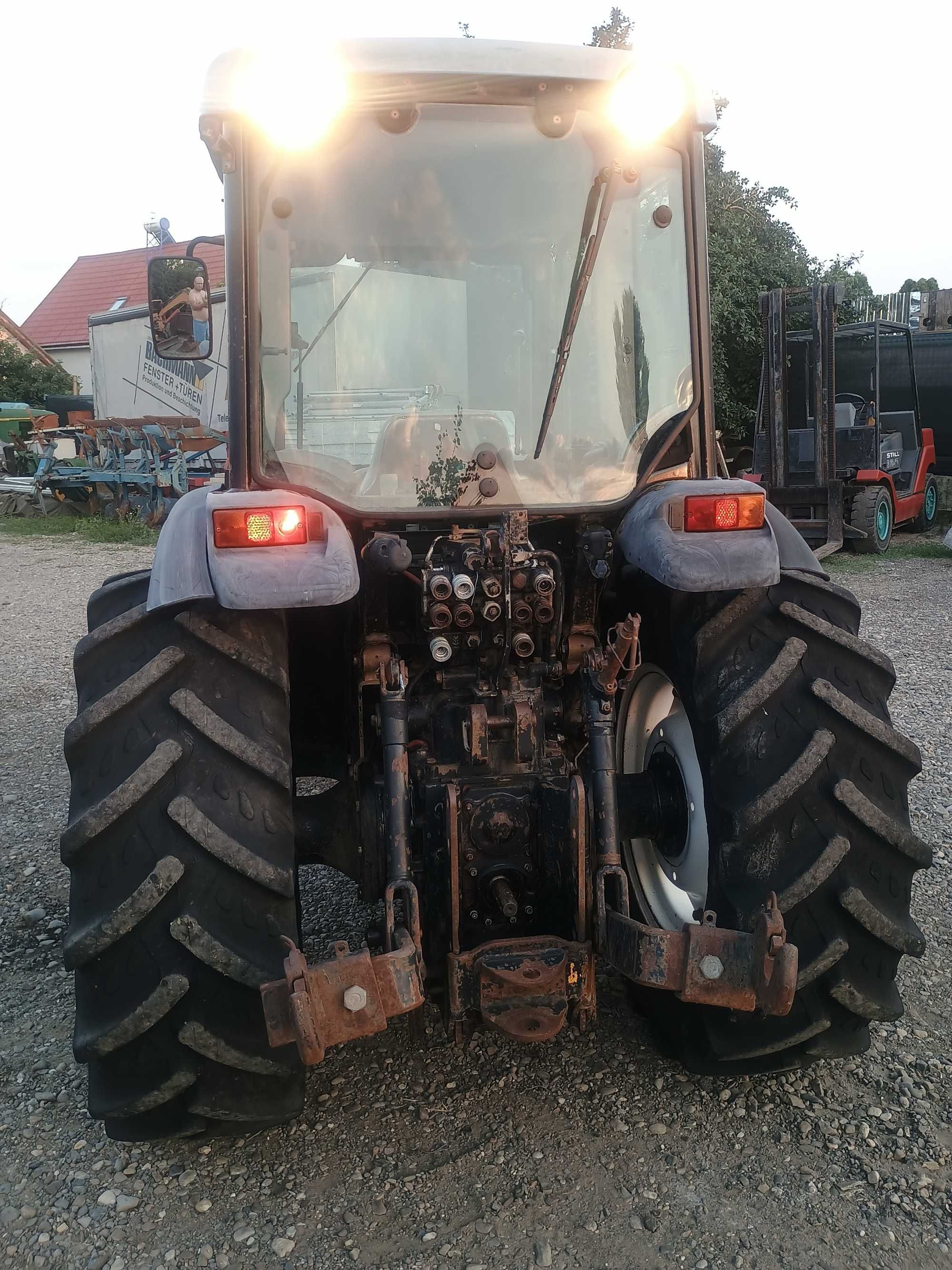 New Holland TN75