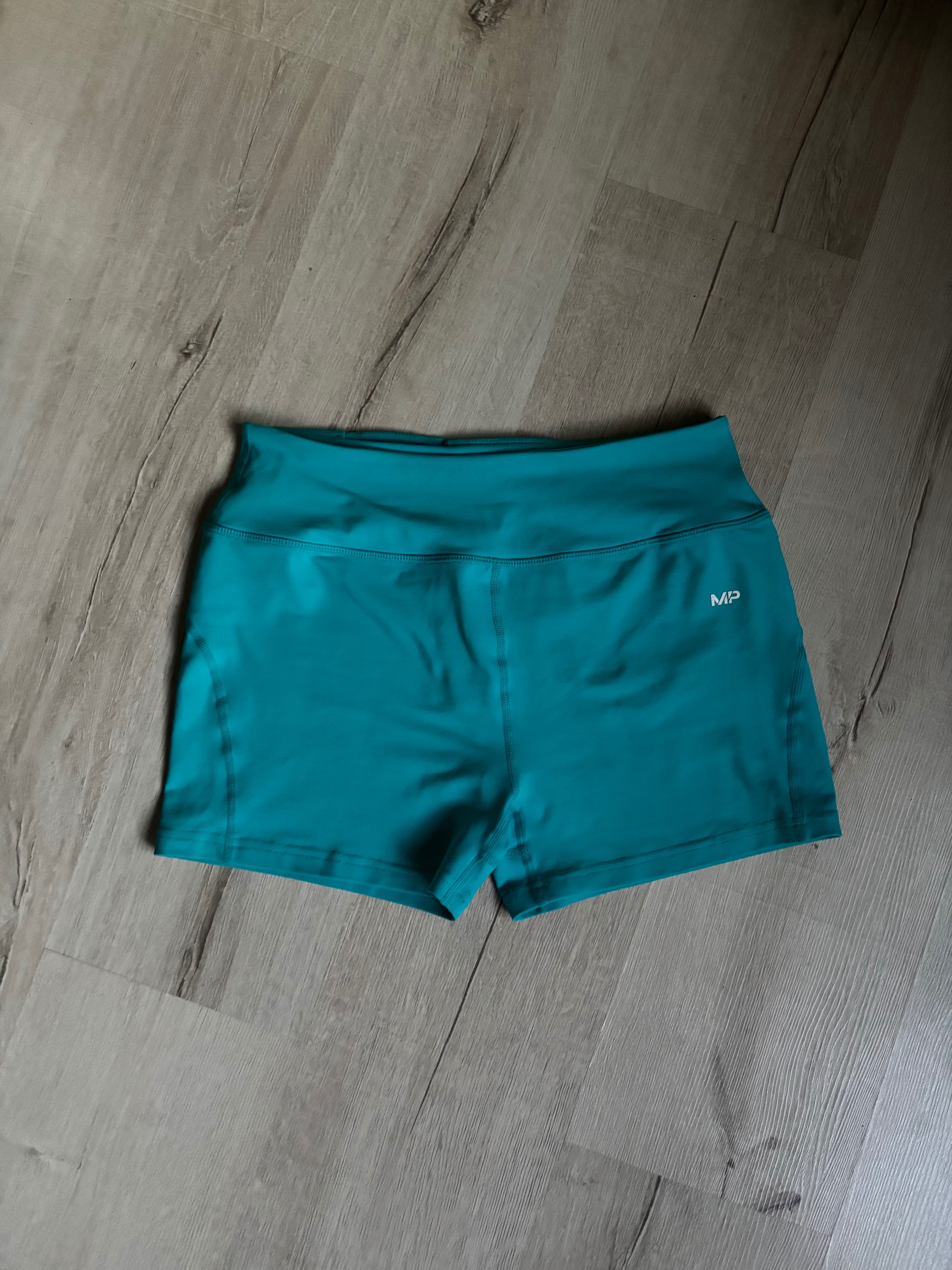 Спортни дрехи клин, къси панталони, бюстие