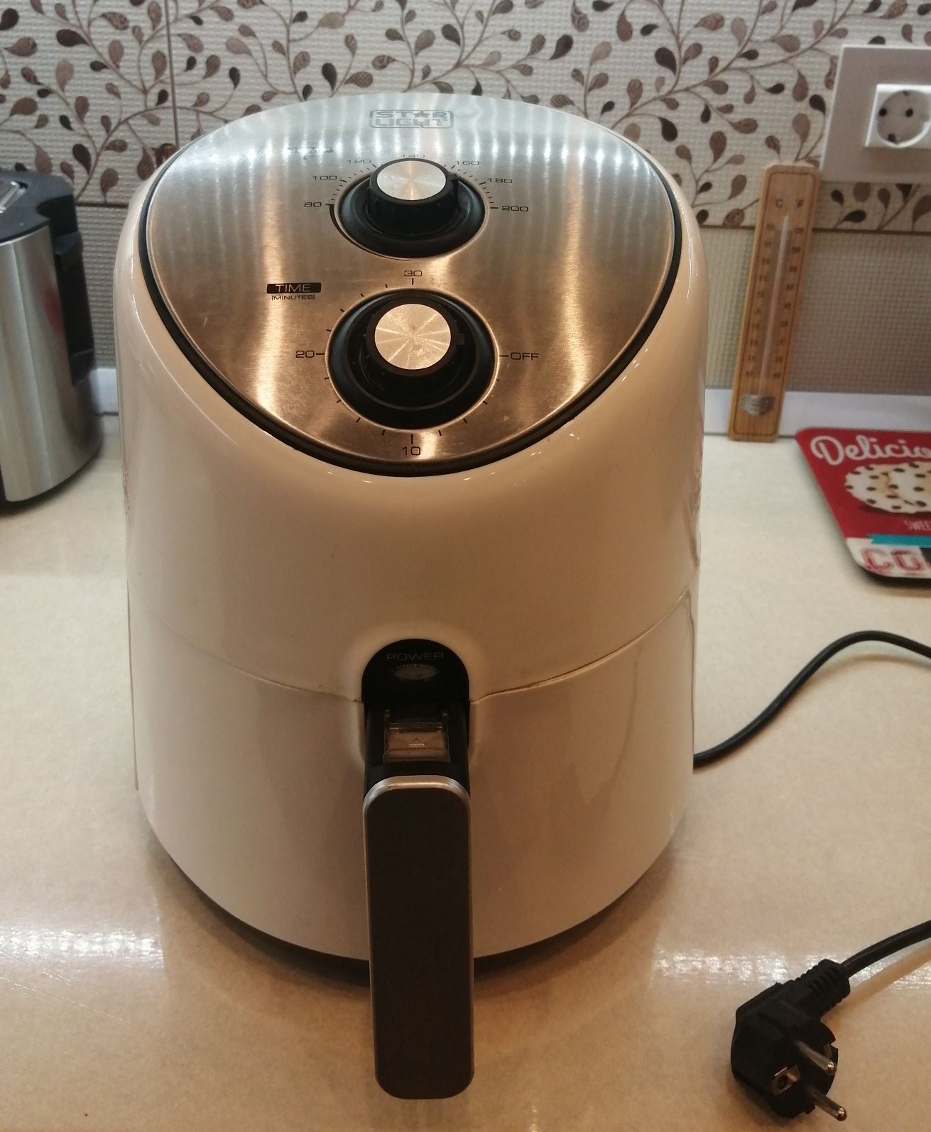 Vând air fryer în stare buna