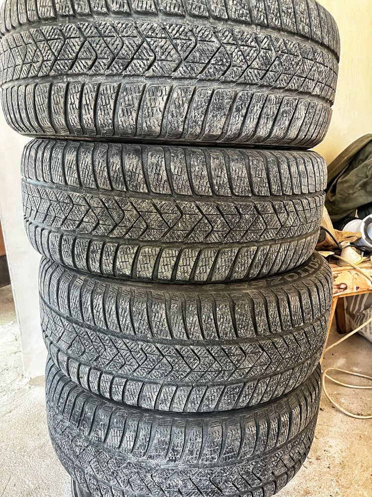 Зимни гуми PIRELLI 245/45/18 dot 26/21