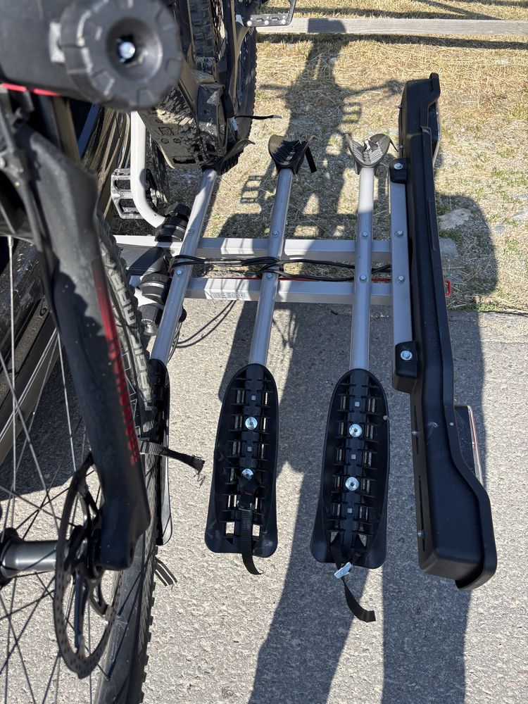 Suport 3 biciclete cu prindere pe carlig