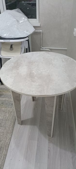 Продам стол кухонный