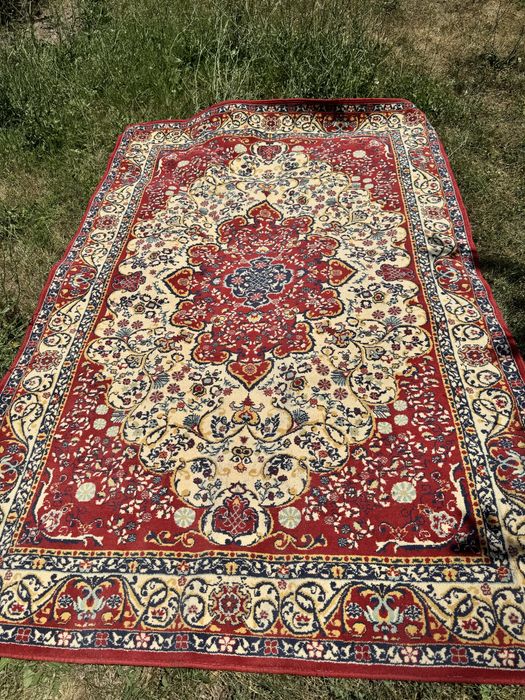 Ковер напольный в хорошем состоянии