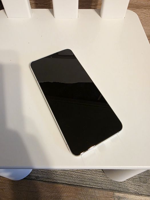 Vand Samsung s22 alb