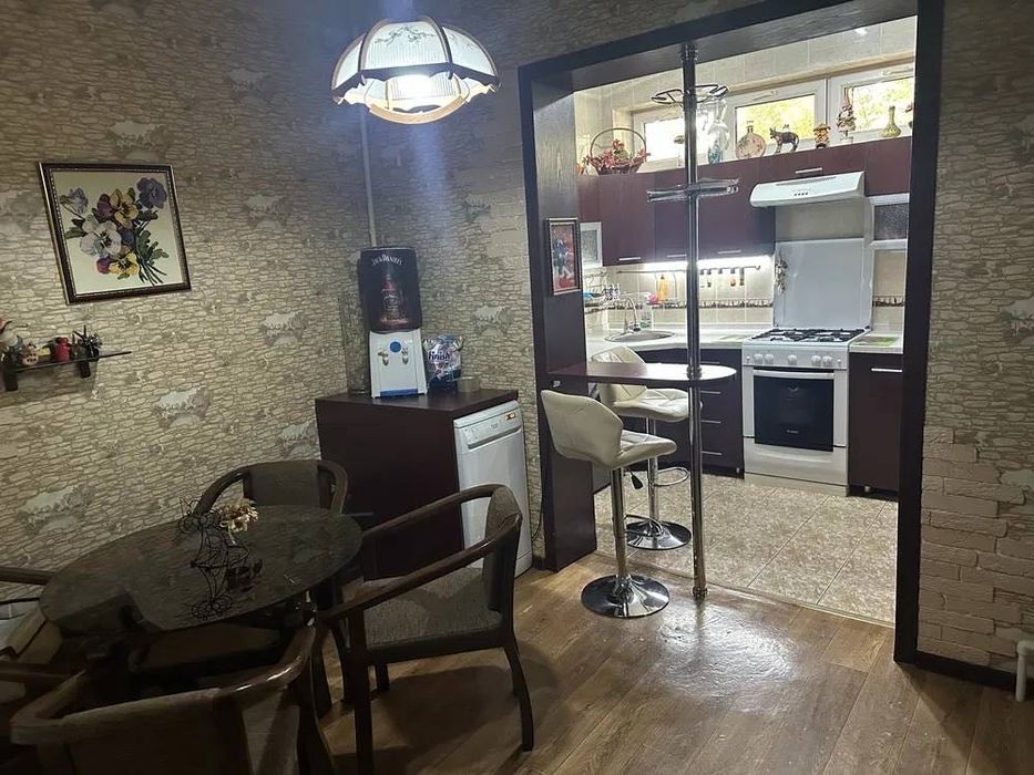 Продаётся квартира
: Мирзо-Улугбекский район,
Массив: Карасу-1