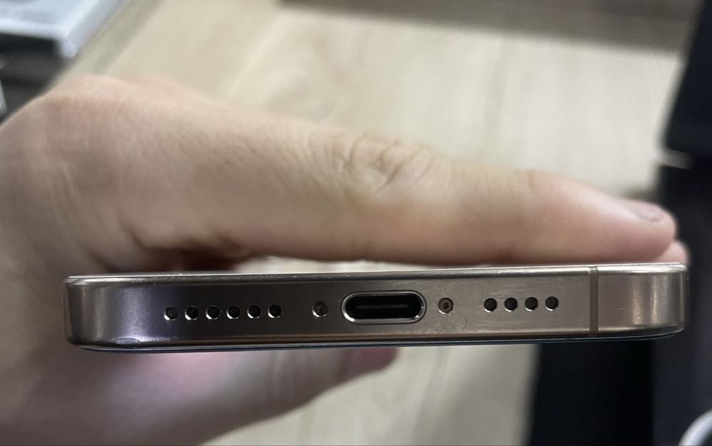 Iphone 16 pro max Desert Titanium 93% ZA/A