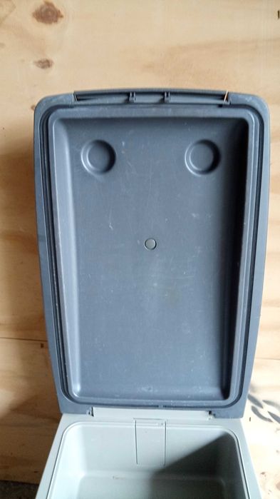 Компресорен хладилник WAECO за каравана/кемпер на 12/24 волта