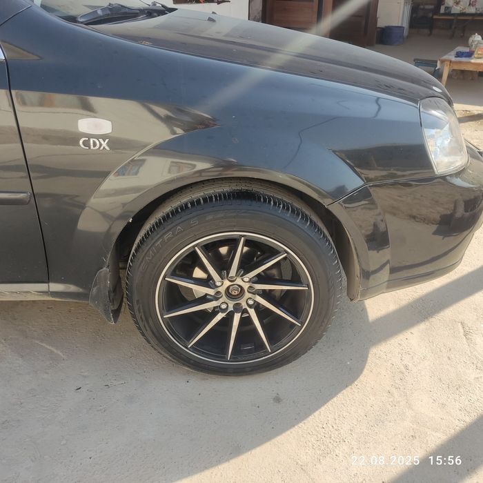 Vossen 16 diska balon sotiladi
