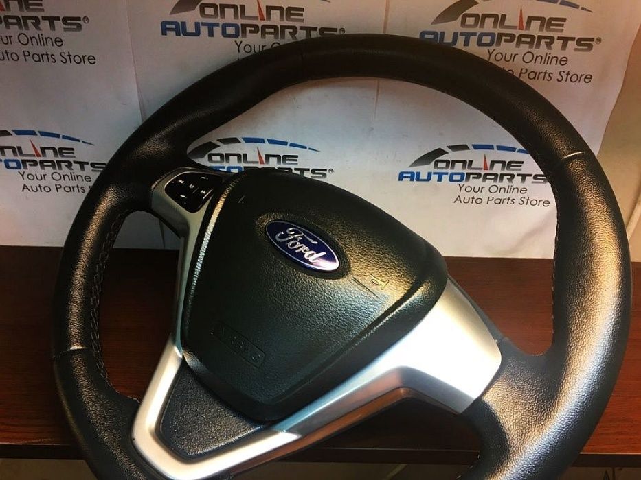Продавам много запазен кожен 3 лъчев волан с аирбаг за FORD FIESTA