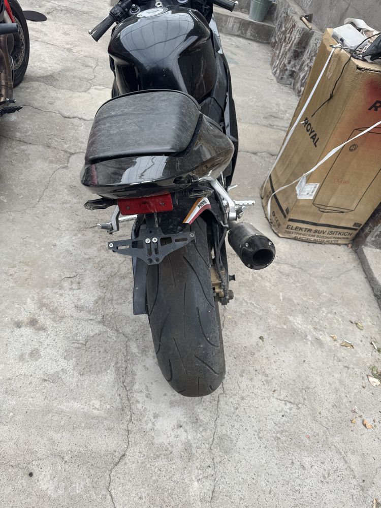 Honda cbr 954rr 2003-yil