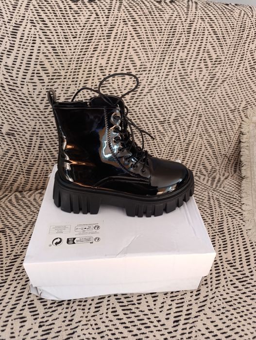 Ghete lac, second hand - marimea 36