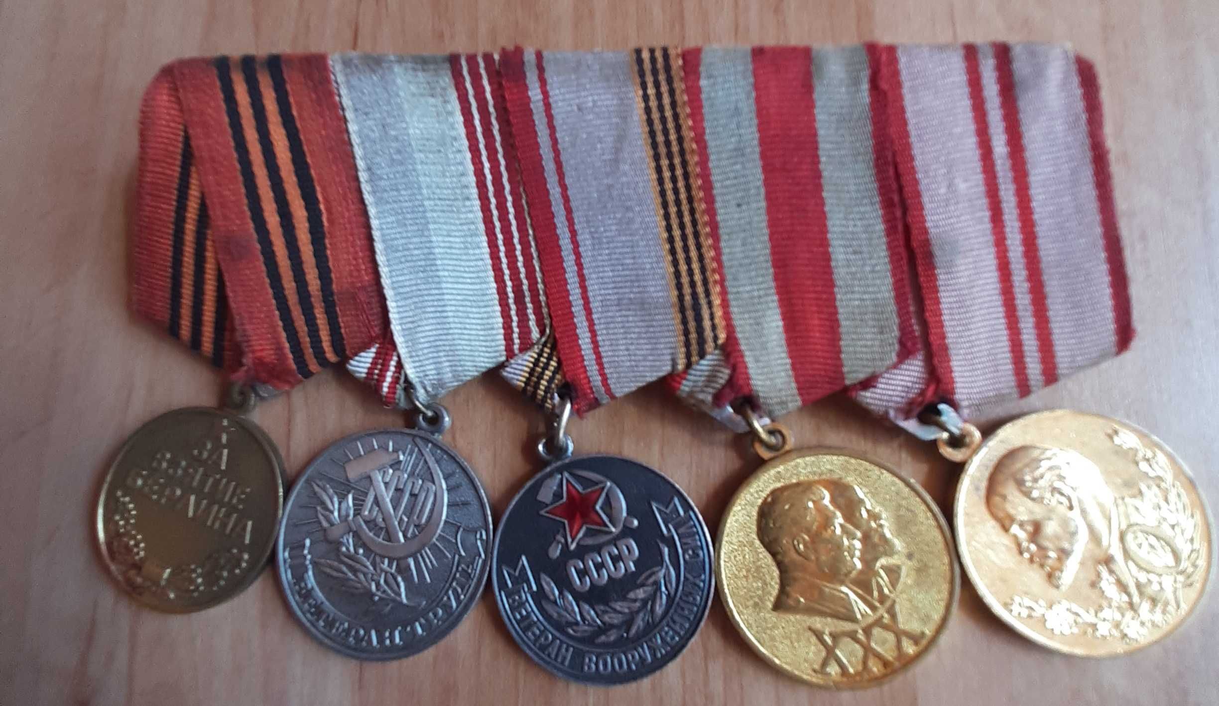 Vind barete medalii sovietice