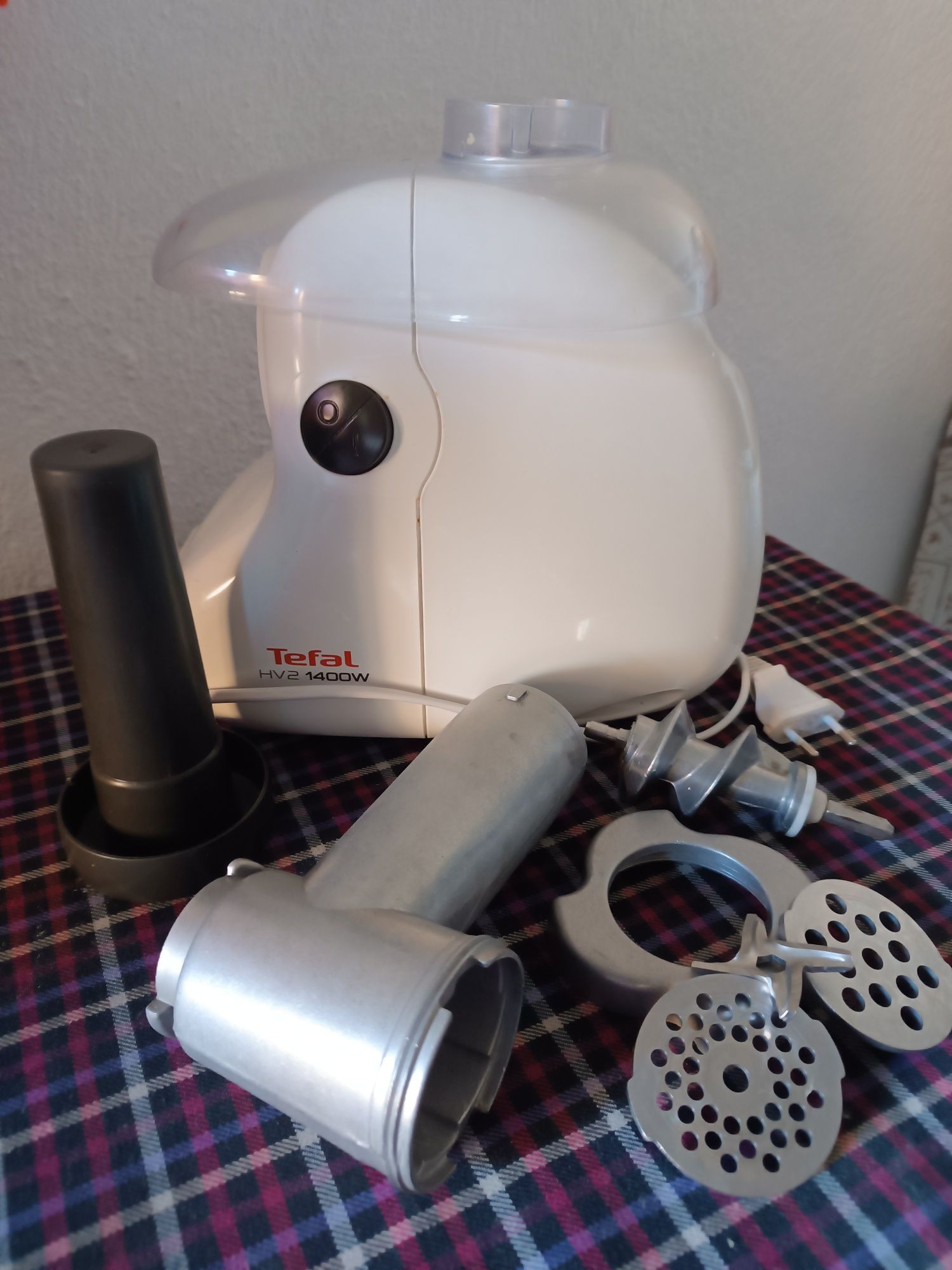 Месомелачка Tefal HV2 1400W.