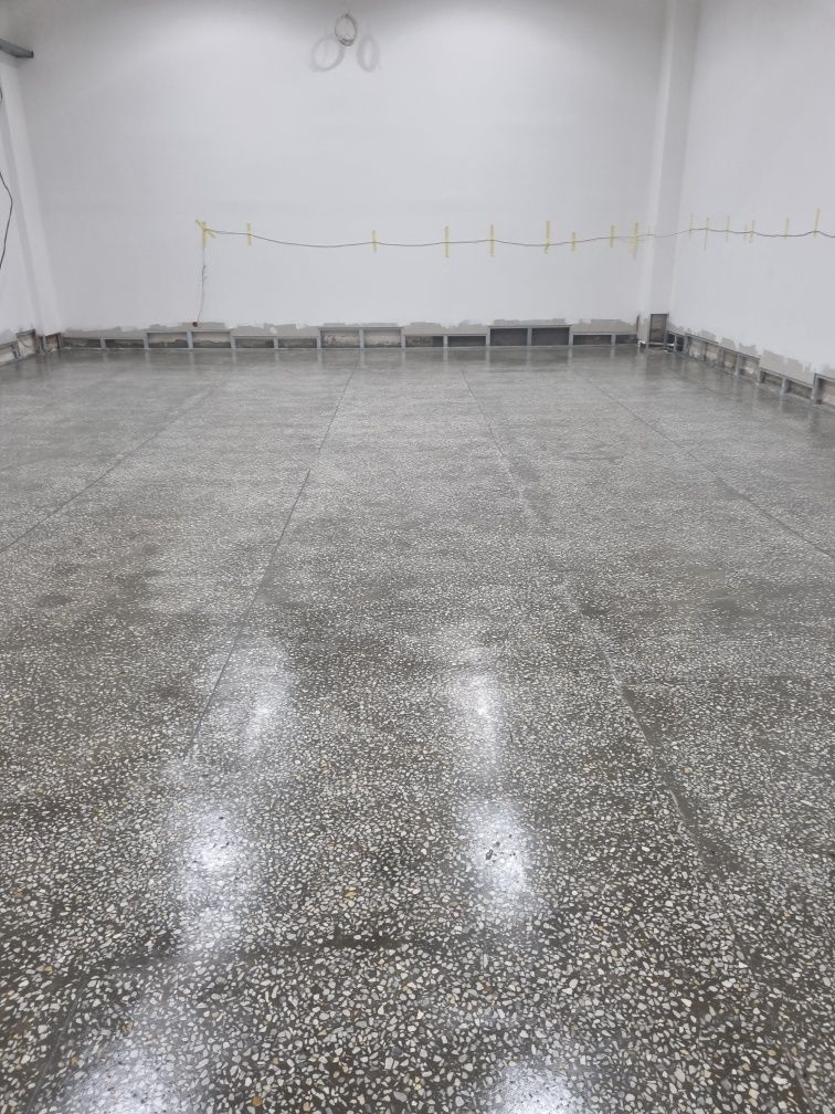 Топинг и промышлини полы из мраморниы крошки и топинг и шлифовка бетон