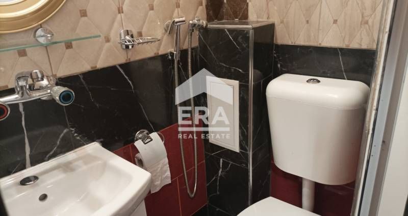 Тристаен обзаведен апартамент под наем, с югозападно изложение, в тухл