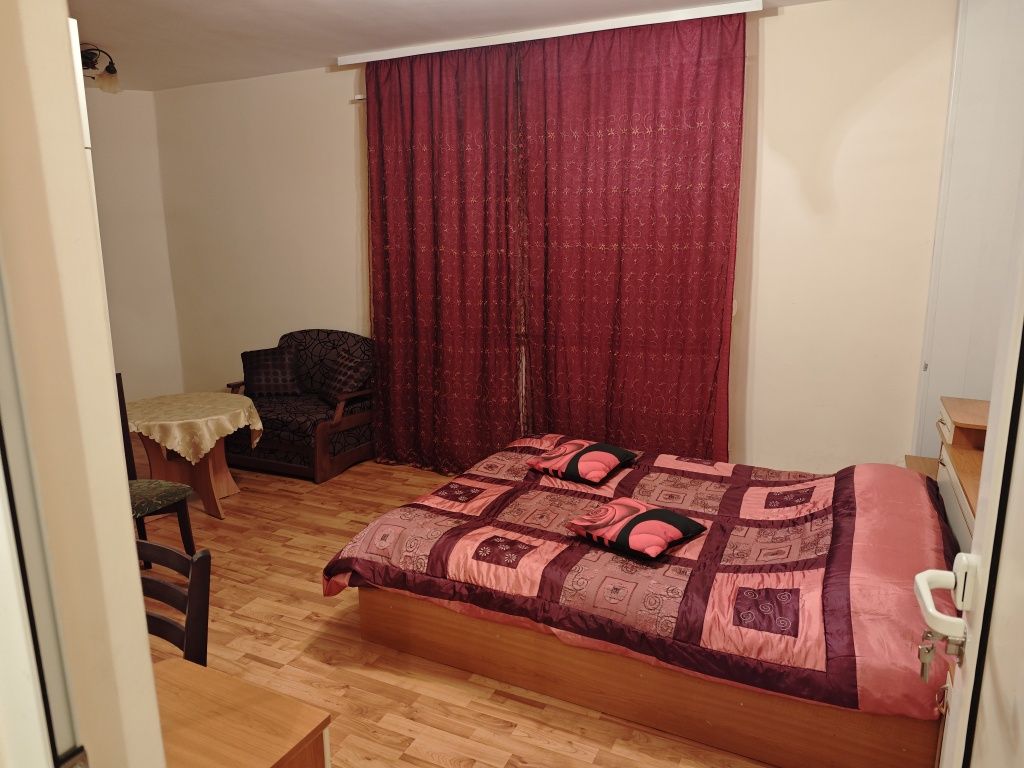 Дава се под наем Едностаен апартамент в Враца, Квартал 103 - 46 кв.м за 255 € - Снимка #2