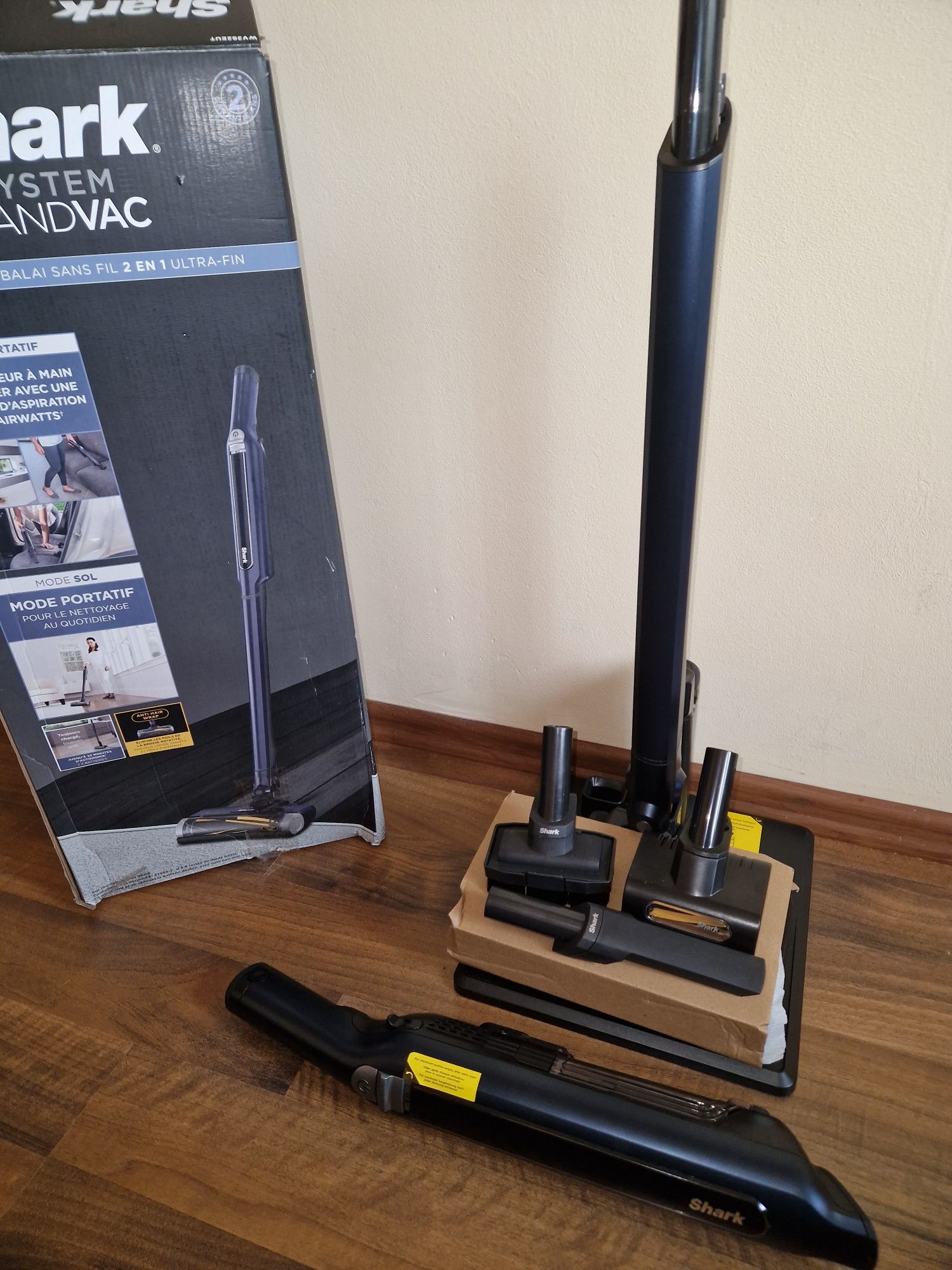Aspirator vertical Shark 2 in 1 WV362EU fără fir cu acumulator