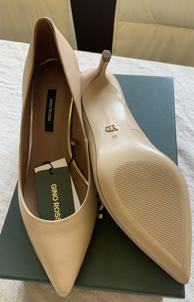 Чисто нови обувки от естествена кожа, Gino Rossi