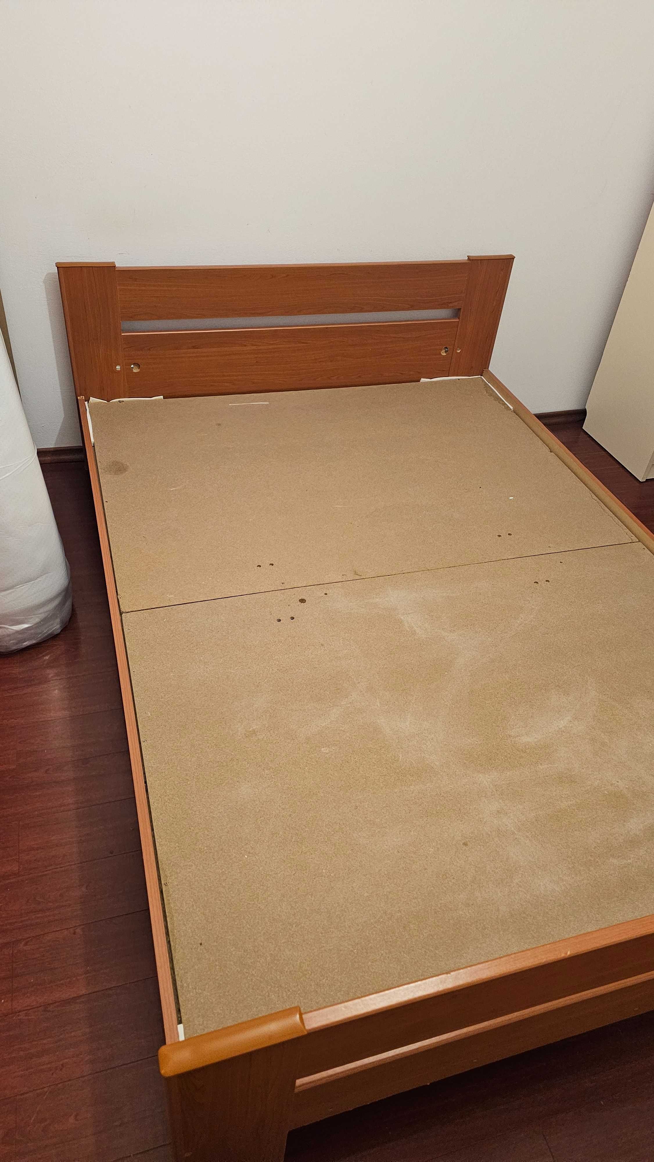 Pat 140 x 200 cu somiera pentru 2 persoane