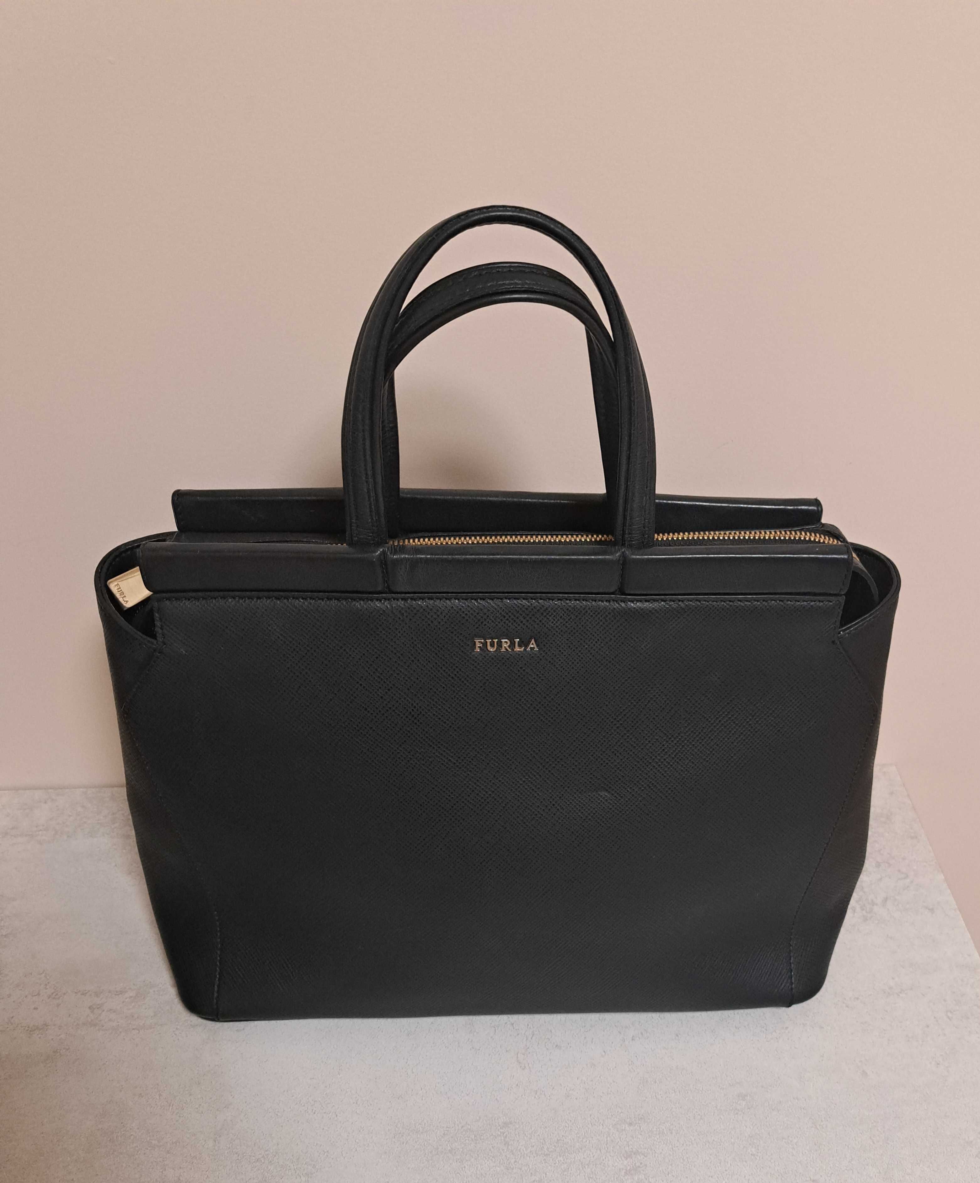 Класическа черна чанта Furla
