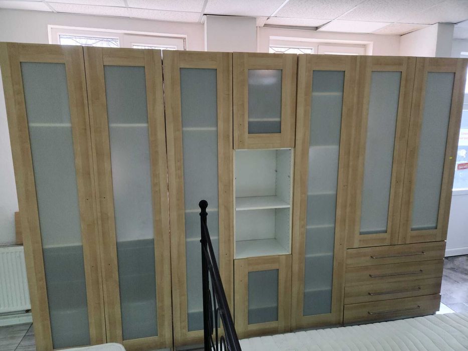 Vînd mobilă dormitoare bucătărie si multele altele