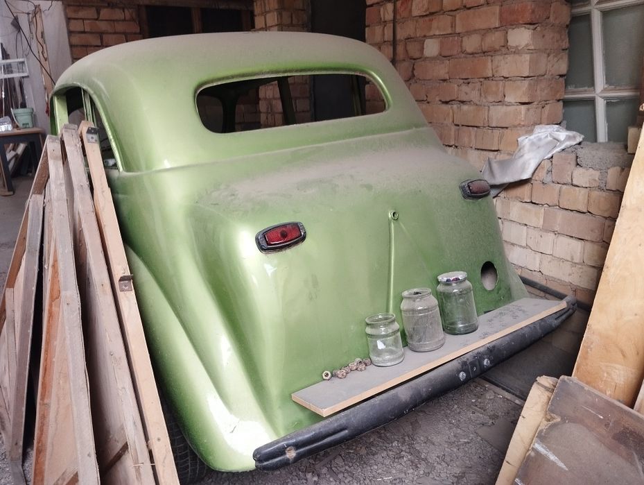 Moskivich 401 sotiladi