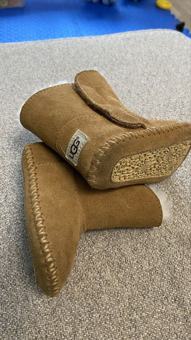 Бебешки апрески UGG