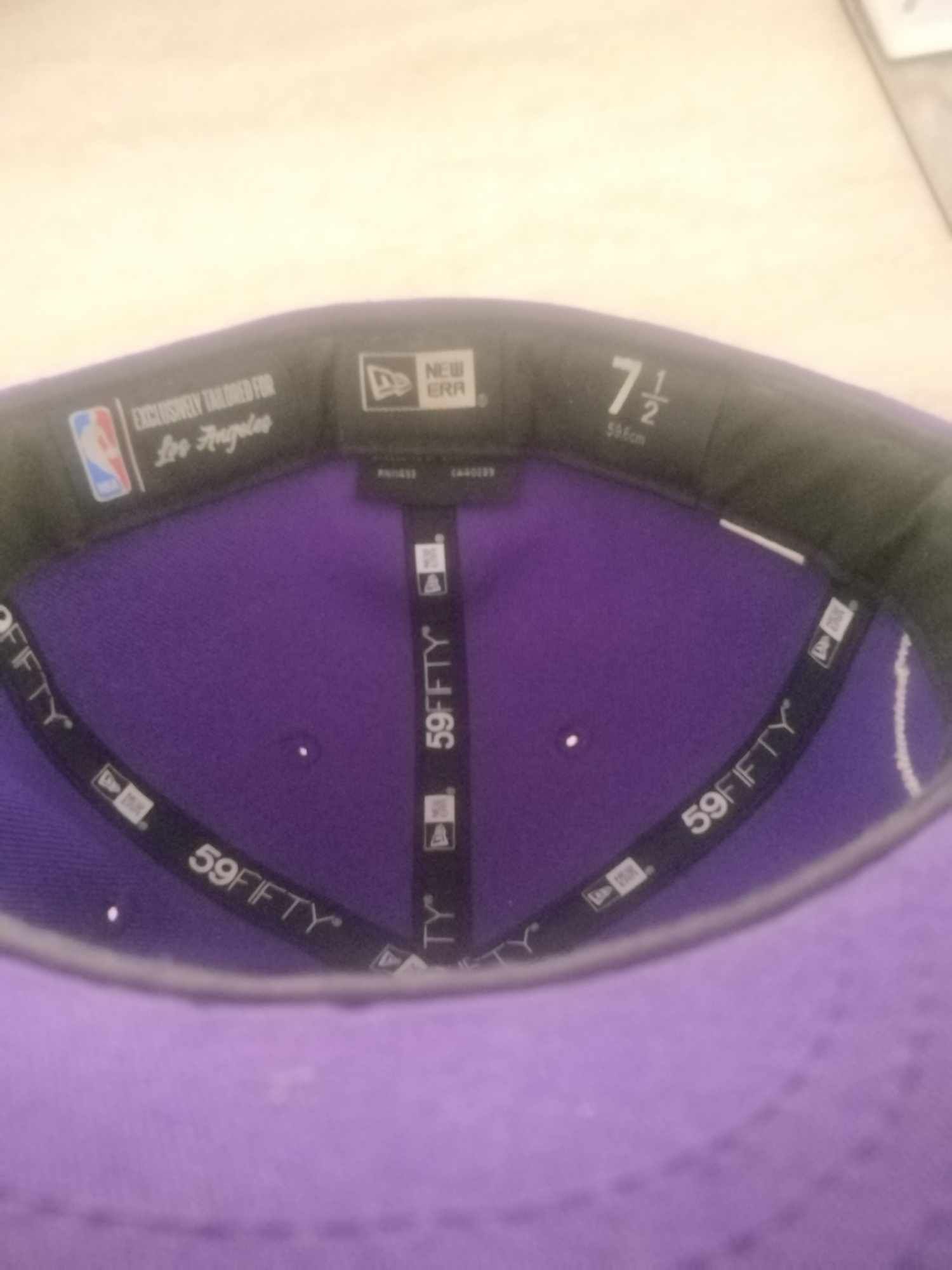 Баскетболна шапка на NBA Lakers!