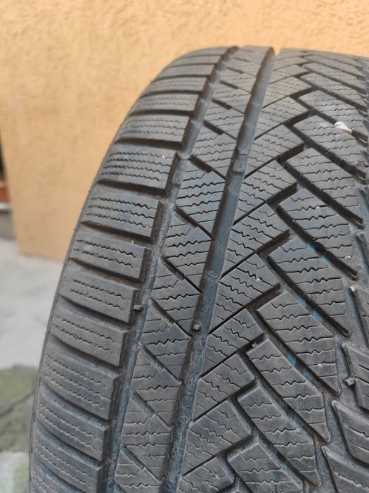 2 броя Зимни гуми Continental 245/40/18