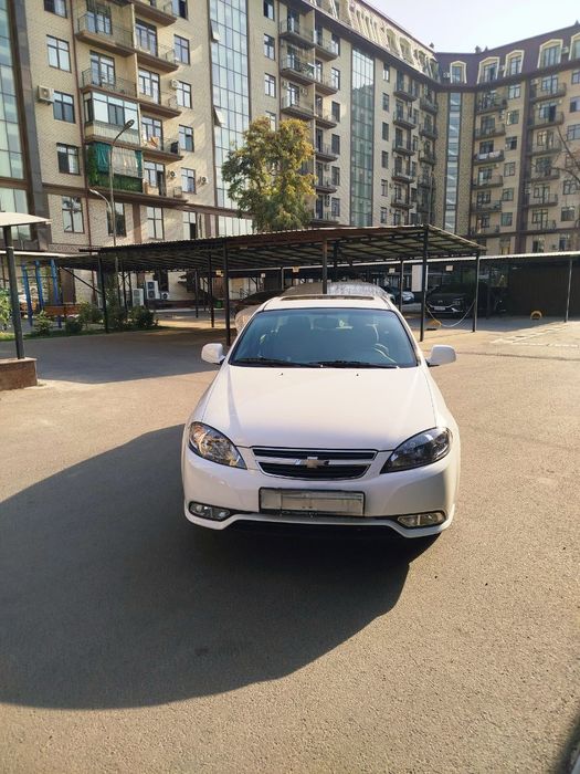 Chevrolet Gentra 2023 — белоснежная, идеальное состояние, пробег 7 800