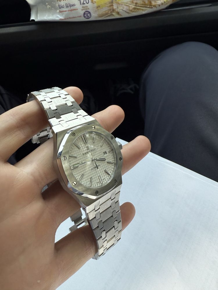 Adamari piguet часы
