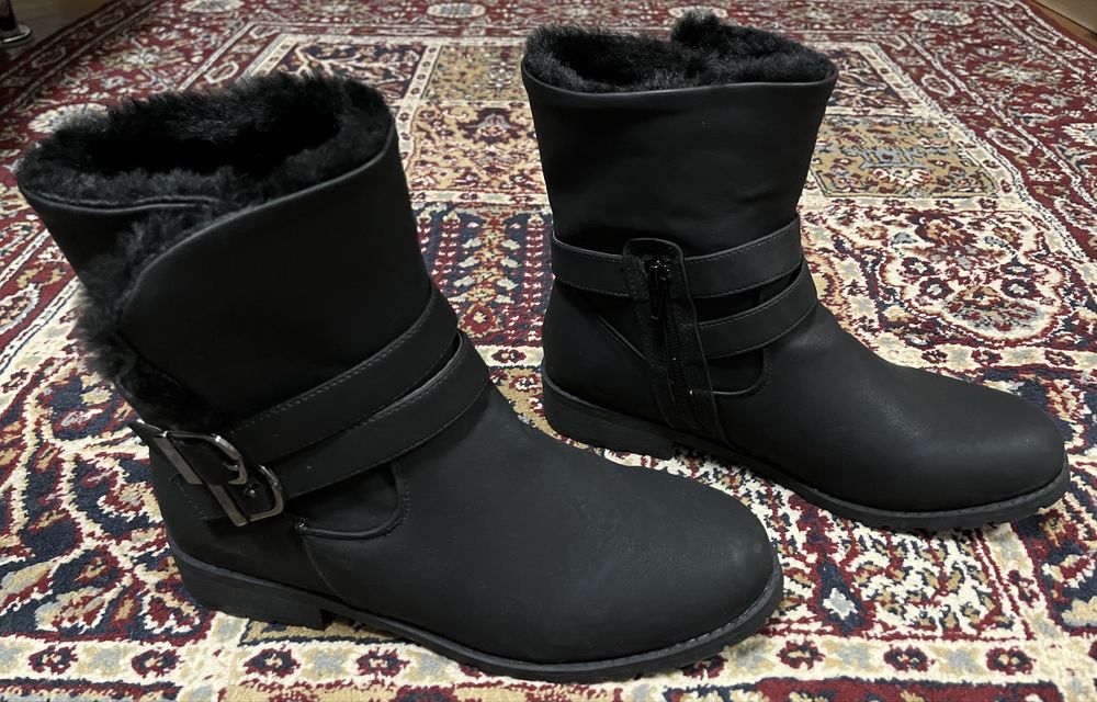 Cizme M&S, noi, imblanite, pentru fete, masura 39,5