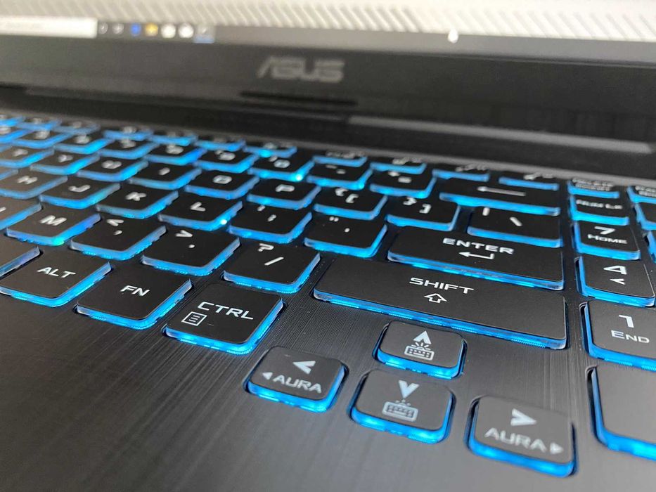 мощный Kak игровой так и СЛОЖНЫХ программ  Gaming ASUS A17Д 17,3 144Мz