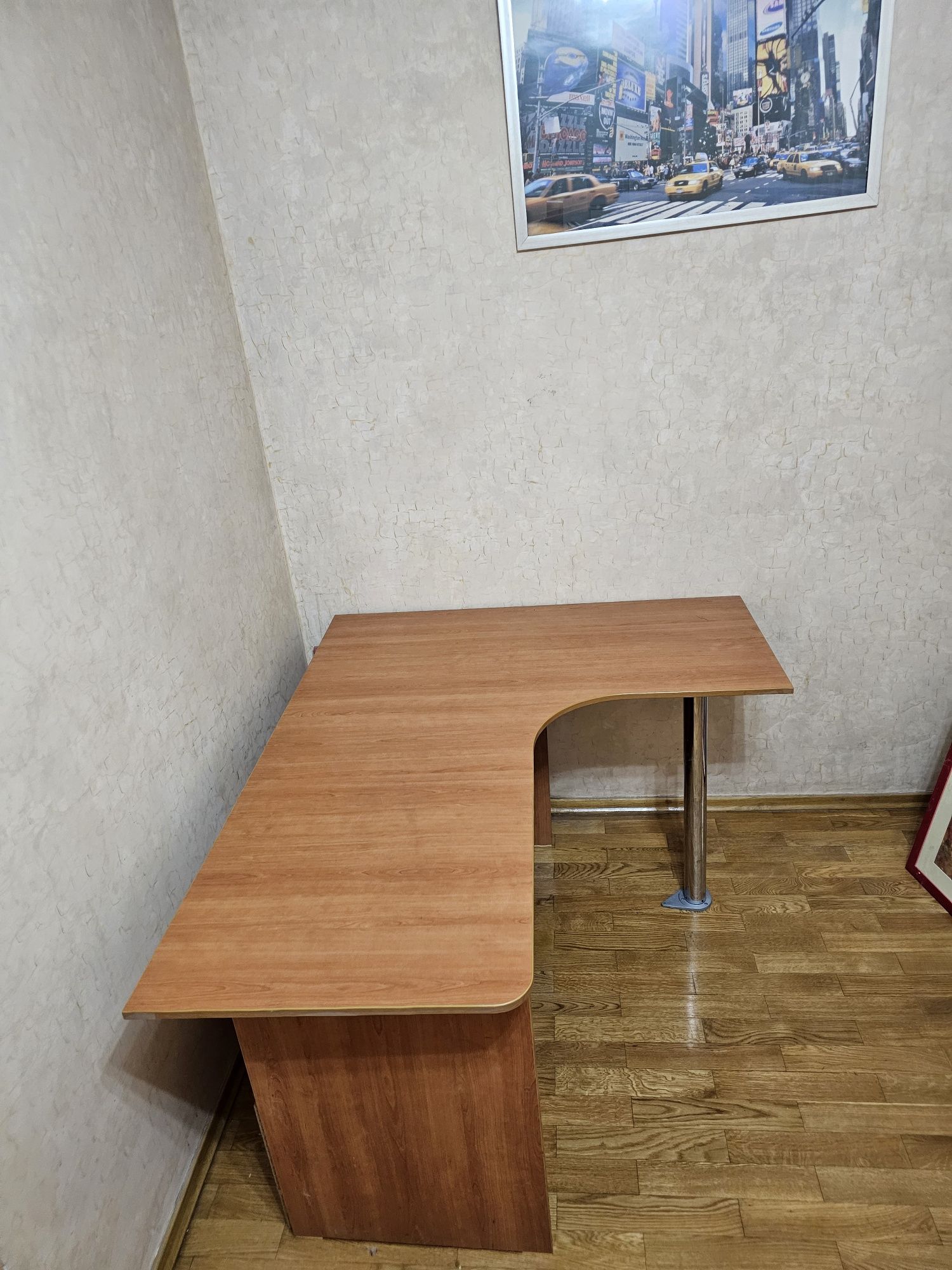 Стол угловой компьтерный письменный й
