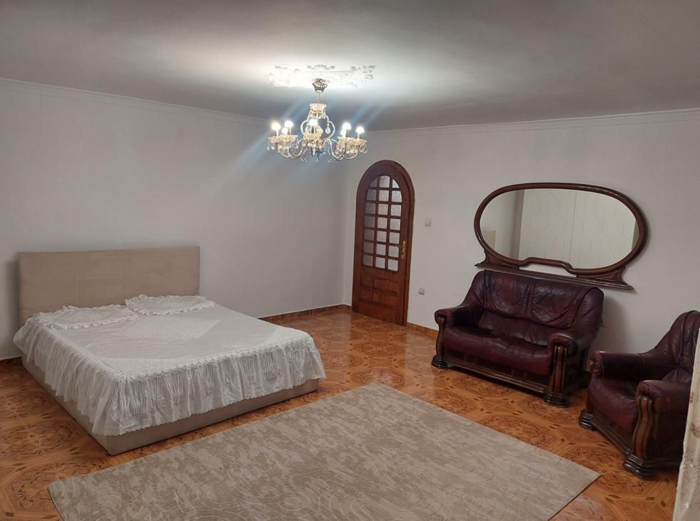 Дава се под наем Тристаен апартамент в Пловдив, Старият град - 120 кв.м за 600 € - Снимка #2