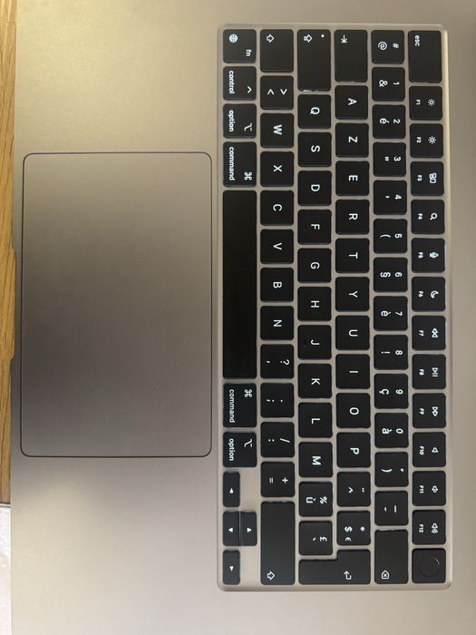Apple MacBook Air 15", Apple M2 Перфектен Немска Клавиатура 1000лв
