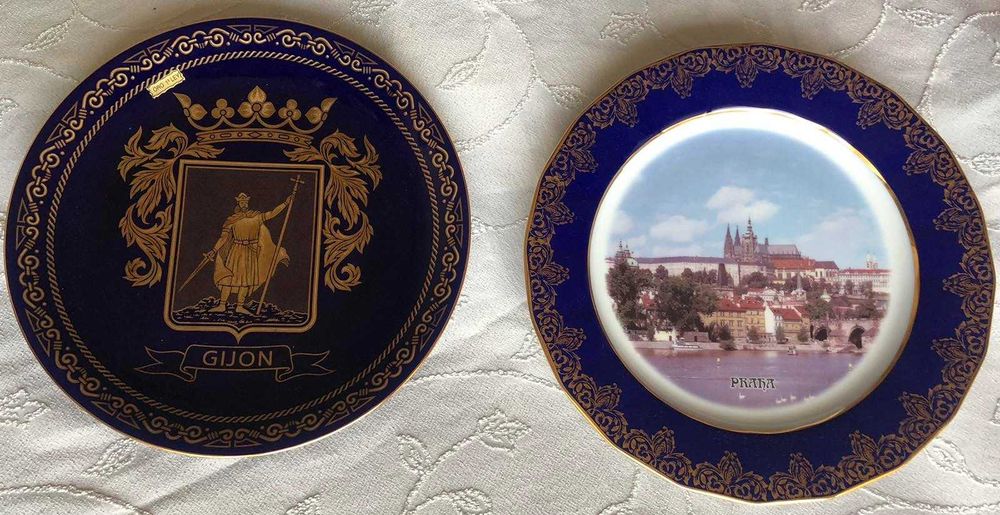 Порцеланови чинии син кобалт, декорирани със злато  Хихон и Прага нови