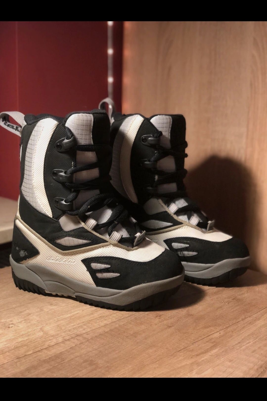 Boots snowboard .