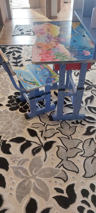 Vând 2 birouri copii cu scaun