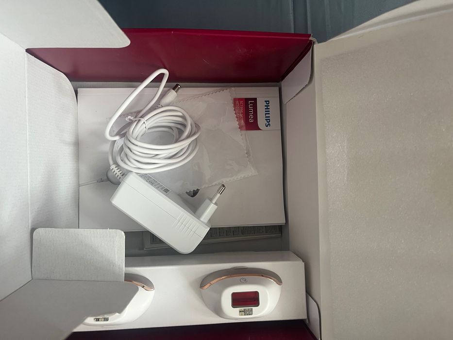 Фотоепилатор Philips Lumea 7000 / Advanced
