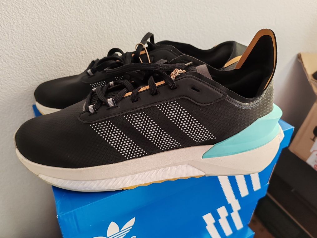 Vind adidași mărimea 43 model clasic